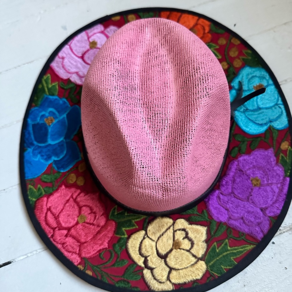 Cabo sun hat! Never worn was gifted to me but too tight on my head!